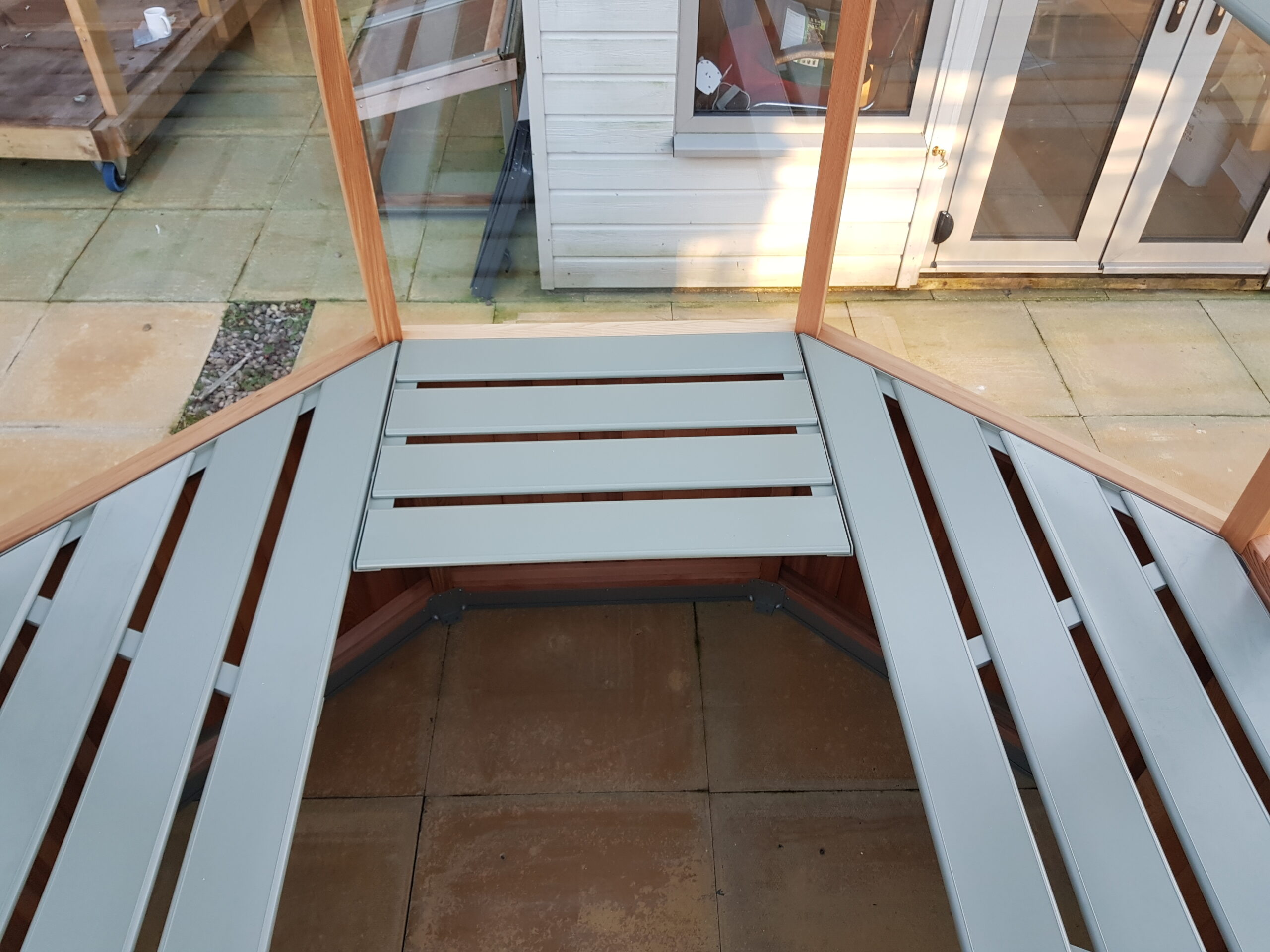 Optional staging to two sides and rear in Moss