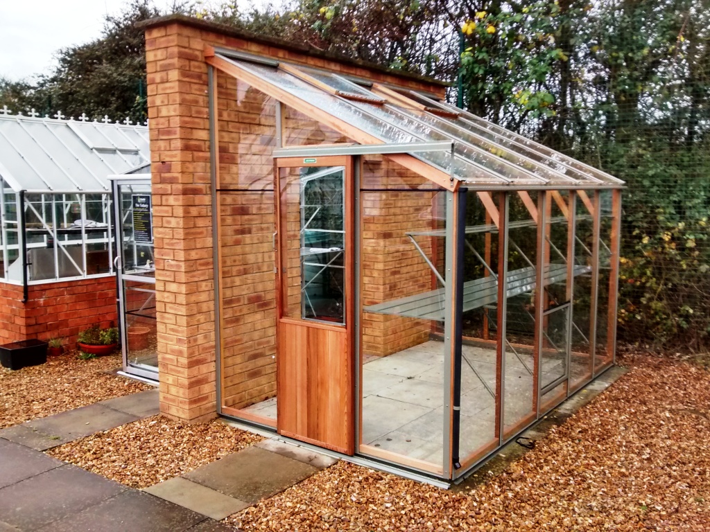 Alton Evolution Six Lean-To with staging and shelf